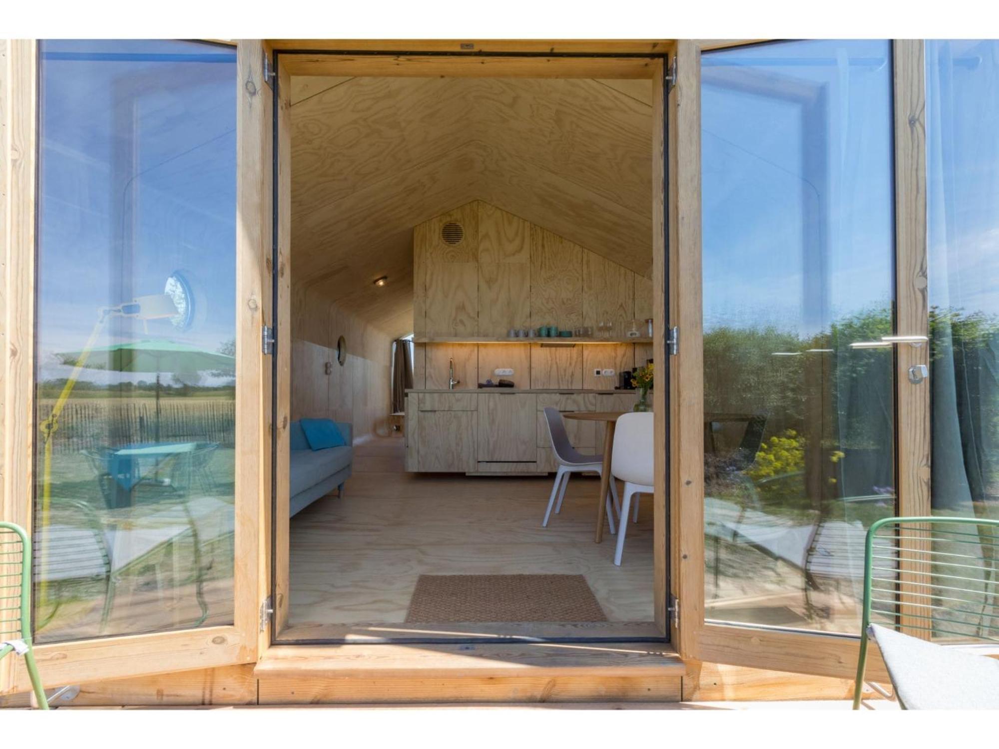 Superb Apartment Near The Beach In Vrouwenpolder Exterior foto